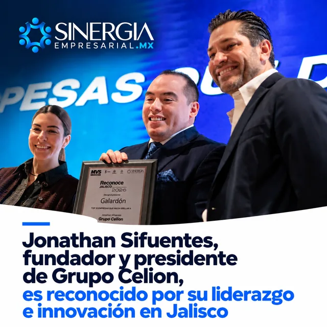 Lámina de Sinergia Empresarial con Jonathan Sifuentes recibiendo el reconocimiento de Reconoce Jalisco 2026